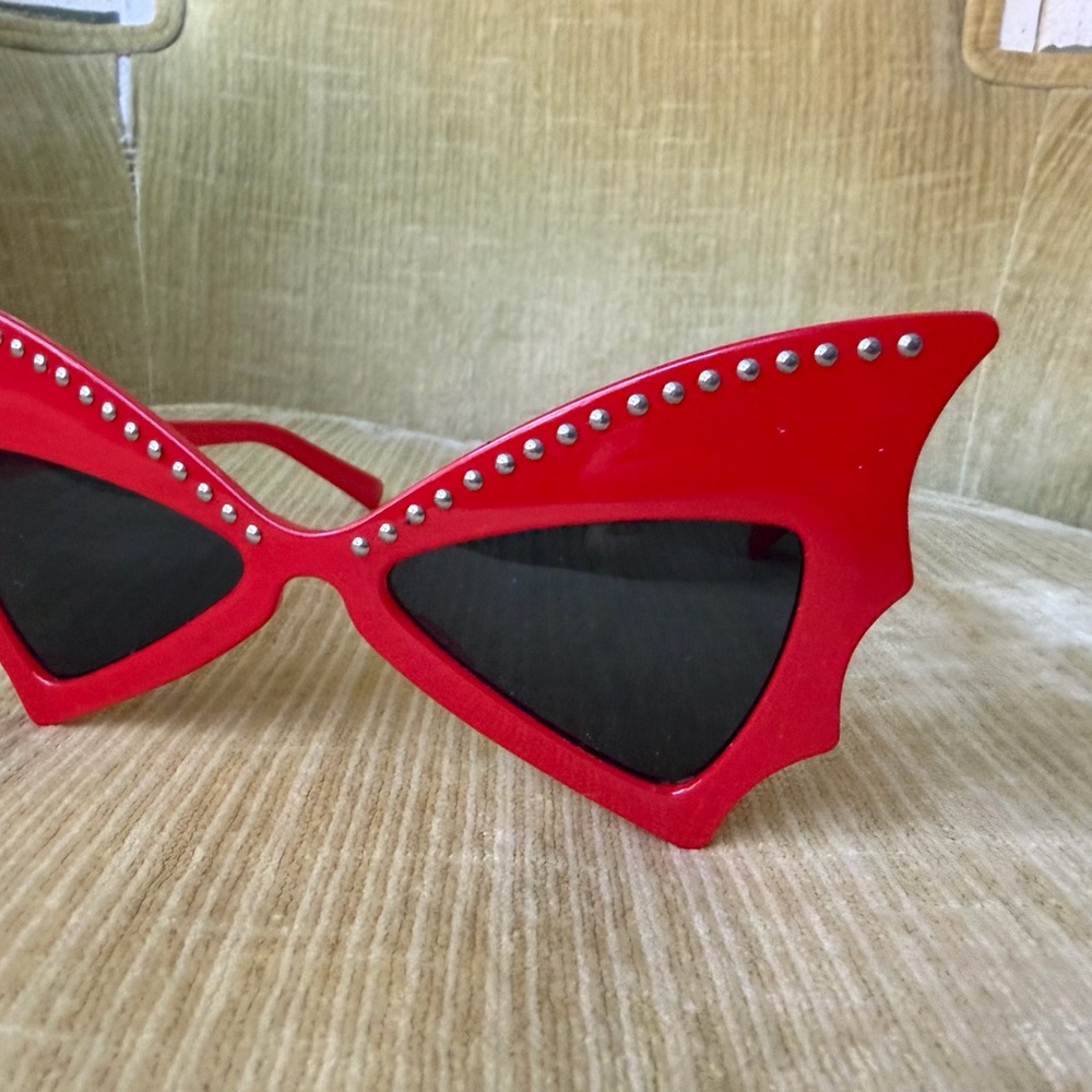 Red Cat-Eye Sunglasses with Rhinestones , new, never worn, batwing sunglasses - Picture 4 of 12